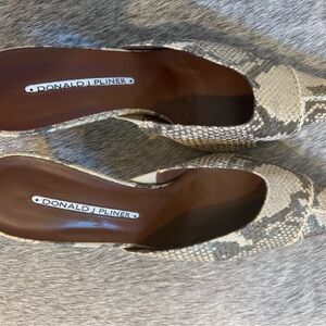 Donald J. Pliner Beige Snake-Print Pointed-Toe Slip-On Mules